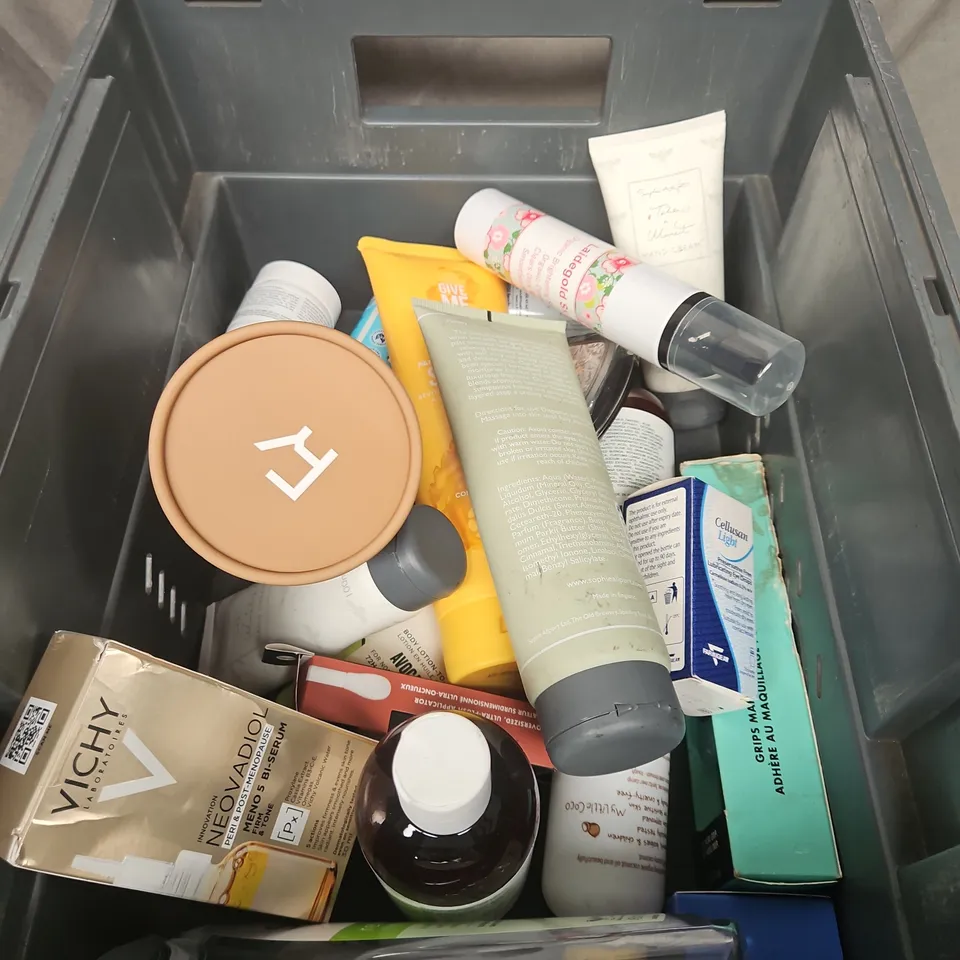 APPROXIMATEY 20 HEALTH AND BEAUTY PRODUCTS TO INCLUDE - GIVE ME SHAMPOO - I M 8 - WAUY - MEDIK8 - BAKED - TROPIC - ETC