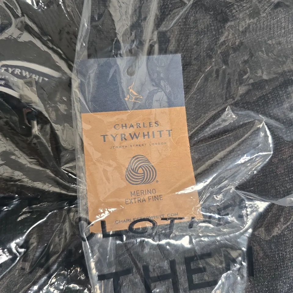 BAGGED CHARLES TYRWHITT MERINO EXTRA FINE CHARCOAL GREY ZIP-NECK JUMPER - LARGE