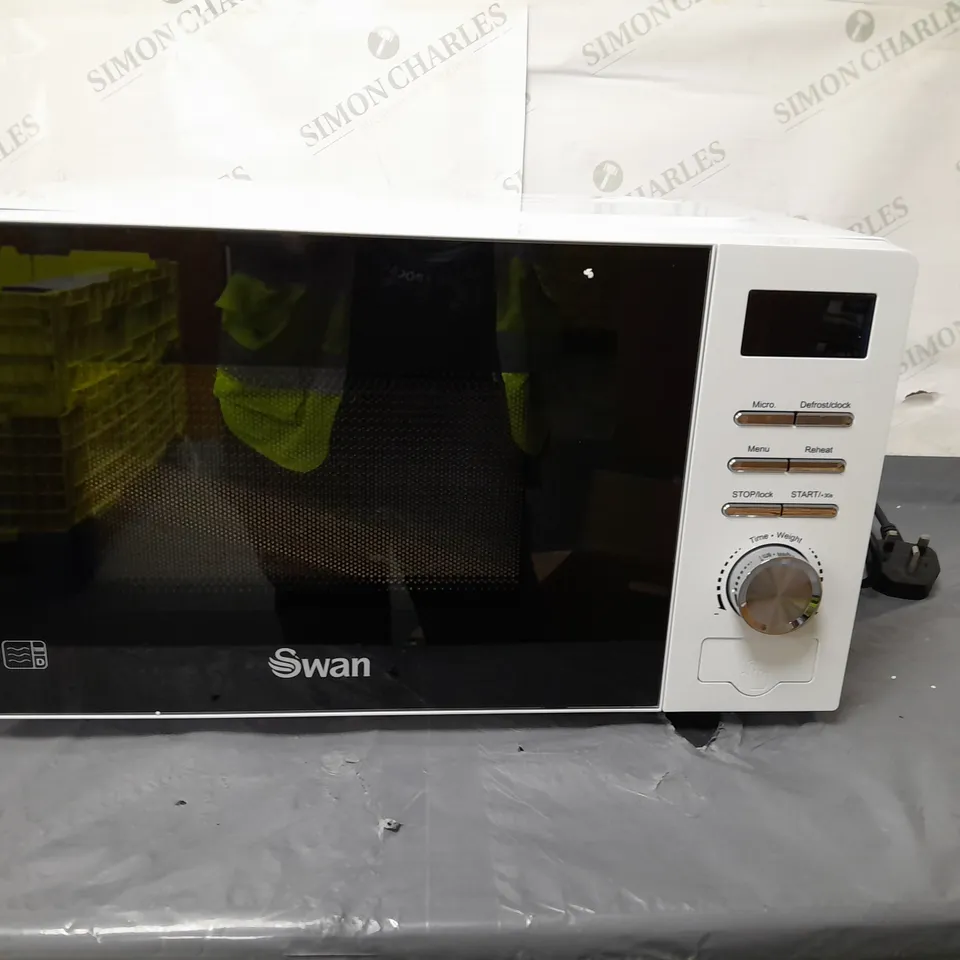 BOXED SWAN MICROWAVE OVEN 700W WHITE - COLLECTION ONLY