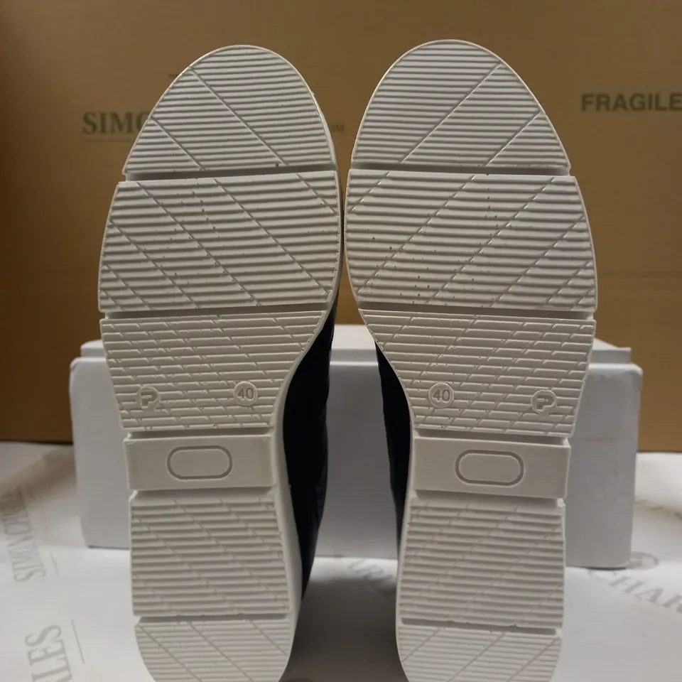 MODA IN PELLE WEDGE TRAINER SIZE 7