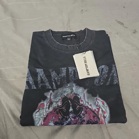 HAMPTON HILLS T-SHIRT – BLACK GRAPHIC, SIZE L