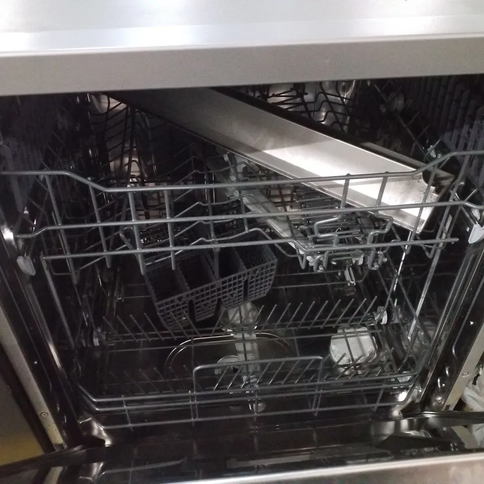 HISENSE HS6223E90XUK SLIMLINE 10 FREESTANDING DISHWASHER - SILVER