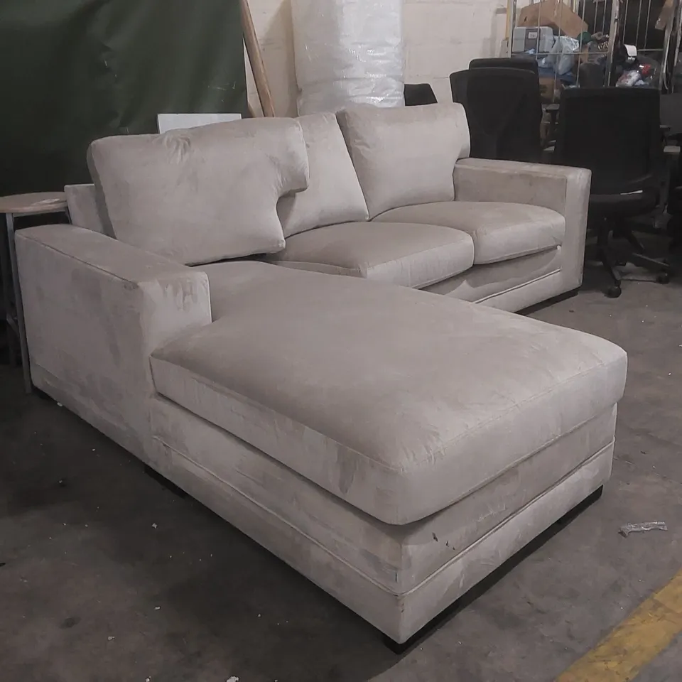 QUALITY DESIGNER VELVET UPHOLSTERED CORNER SOFA