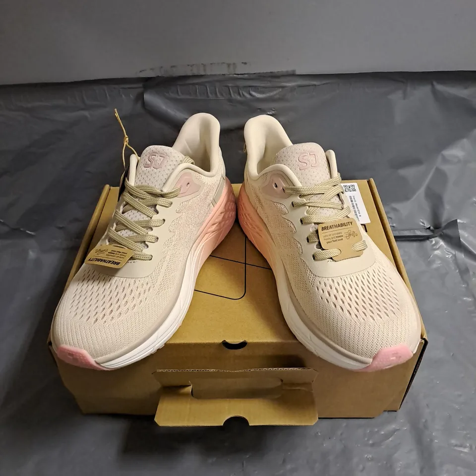 BOXED PAIR OF SAFETY JOGGER CUSHIONING TRAINERS IN BEIGE/PINK SIZE UK 7
