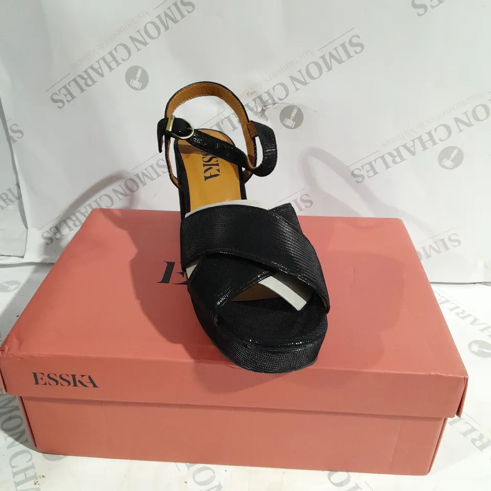 ESSKA BLACK HIGH HEELS SIZE 40