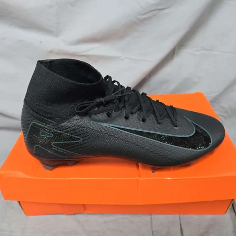 BOXED PAIR OF NIKE MERCURIALS PRO IN BLACK - UK 10