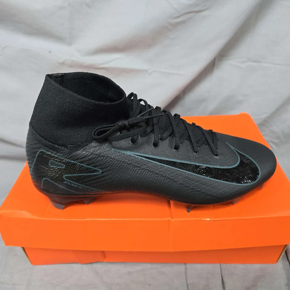 BOXED PAIR OF NIKE MERCURIALS PRO IN BLACK - UK 10
