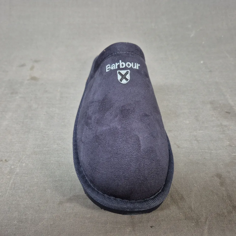 BOXED PAIR OF BARBOUR EVERITT MULE SLIPPERS IN NAVY UK SIZE 7