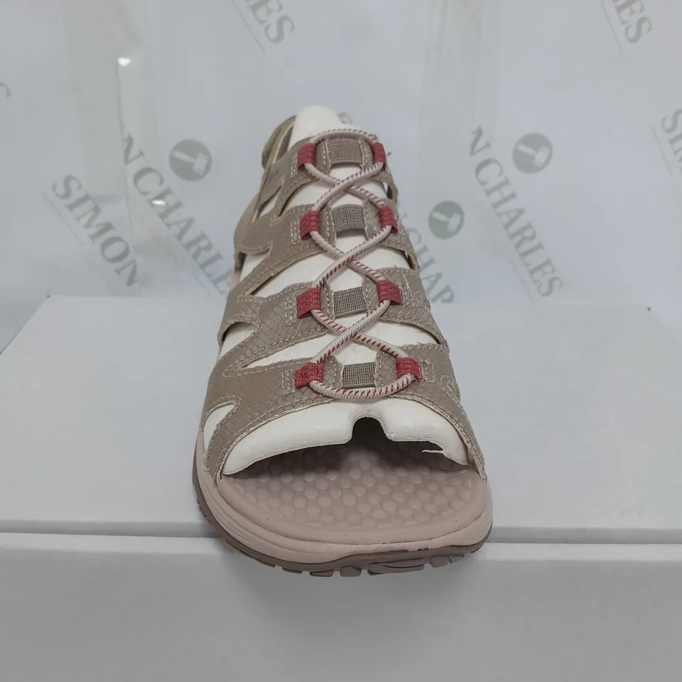 BOXED PAIR OF SKECHERS WALKING SANDALS SIZE 6