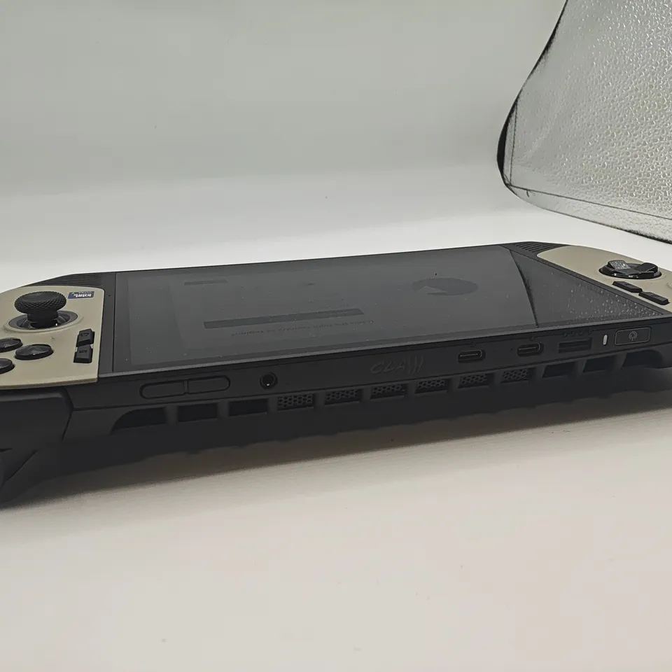 UNBOXED ROG CLAW 8 INTEL CORE I-7 HANDHELD GAMING MACHINE IN CARRY CASE