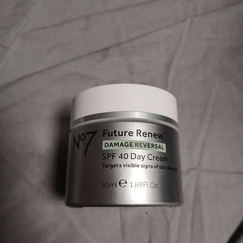 No7 Future Renew Day Cream SPF 40 (Damage Reversal), 50 ml