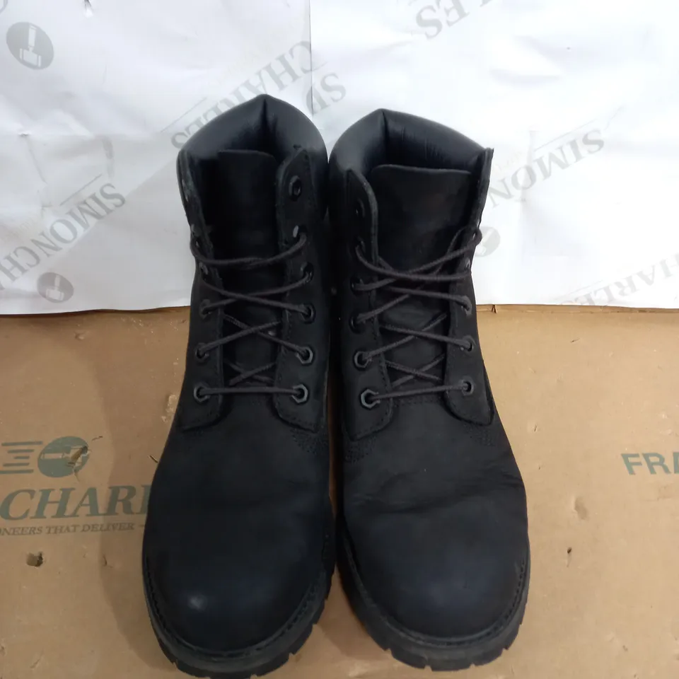 TIMBERLAND LACE UP STYLED BOTS SIZE UNSPECIFIED