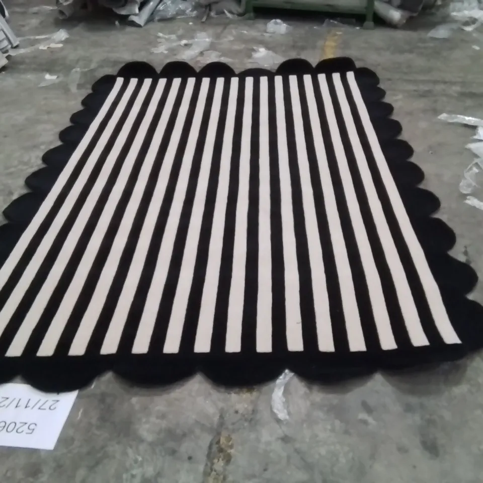 QUALITY DESIGNER AREA RUG - APPROXIMATELY 284X196