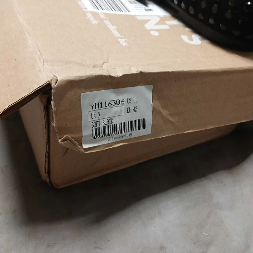 BLACK STUDDED BELT WITH BUCKLE – UK 9 (EU 42)