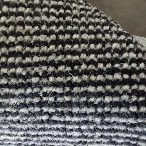 ROLL OF QUALITY CHARCOAL/BLACK CARPET APPROXIMATELY 5M Γ 2.54M