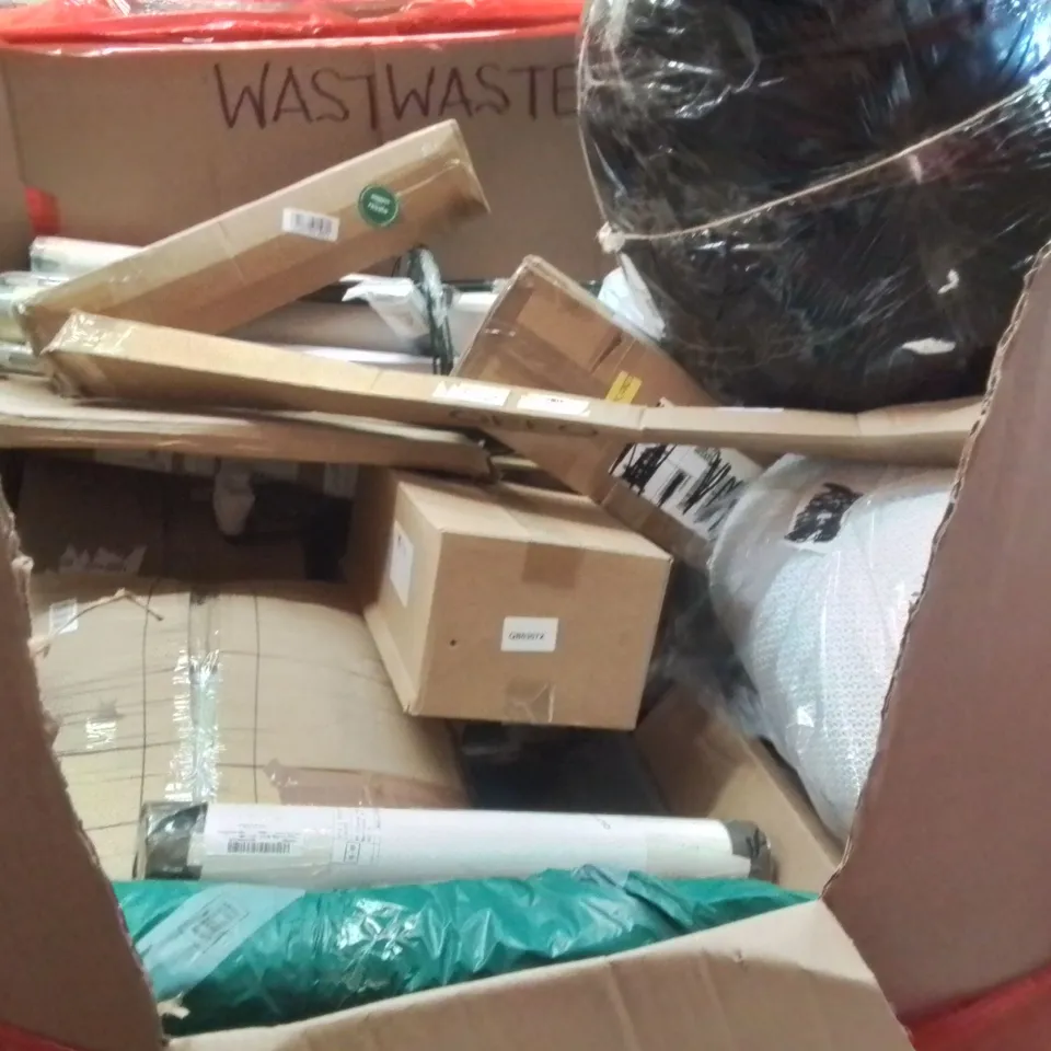 PALLET CONTAINING ASSORTED PRODUCTS INCLUDING FOLDING PET CRATE, AUTUMN WREATH, LED LIGHTS & PLANT STAND