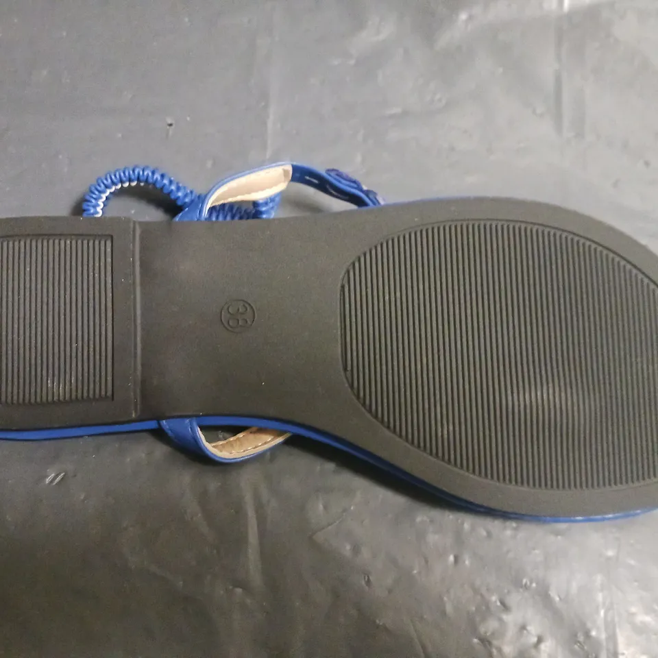 BOXED PAIR OF UNBRANDED FLAT TO-POST SANDALS IN BLUE W. JEWEL EFFECT SIZE EU 38