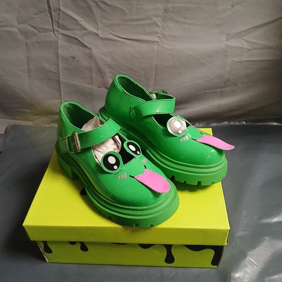 KOI KIDZ GREEN CARTOON FACE PLATFORM SHOES – BUCKLE STRAP. FROG SIZE 12
