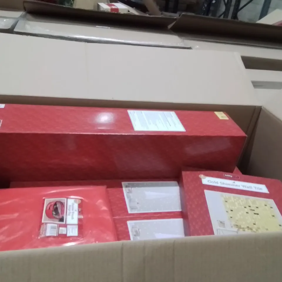 PALLET CONTAINING A LARGE QUANTITY OF ASSORTED CHRISTMAS DECORATIONS AND PRODUCTS TO INCLUDE;GOLD SHIMMER WALL TILE,CHRISTMAS WREATH STORAGE BAG,PAPER CUPS