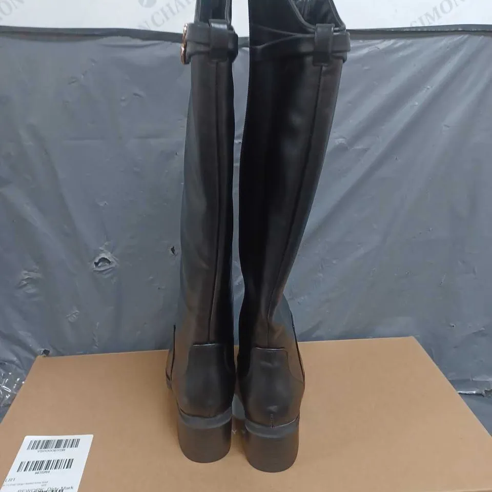 BOXED VERY WIDE FIT PLAIT STRAP HEELED KNEE BOOT IN BLACK SIZE 6