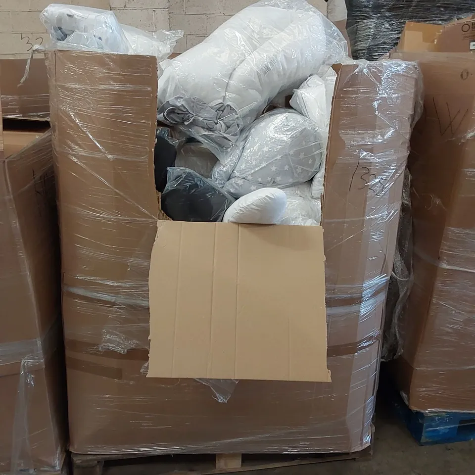 PALLET OF ASSORTED BEDROOM AND COMFORT BASED PRODUCTS TO INCLUDE; PILLOWS, SUPPORT SEAT CUSHIONS AND SIMILARLY RELATED GOODS