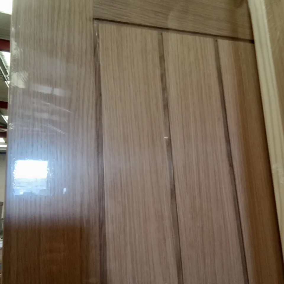 PACKAGED 1981 X 762 OAK VENEER PRE FINISHED INTERNAL DOOR 