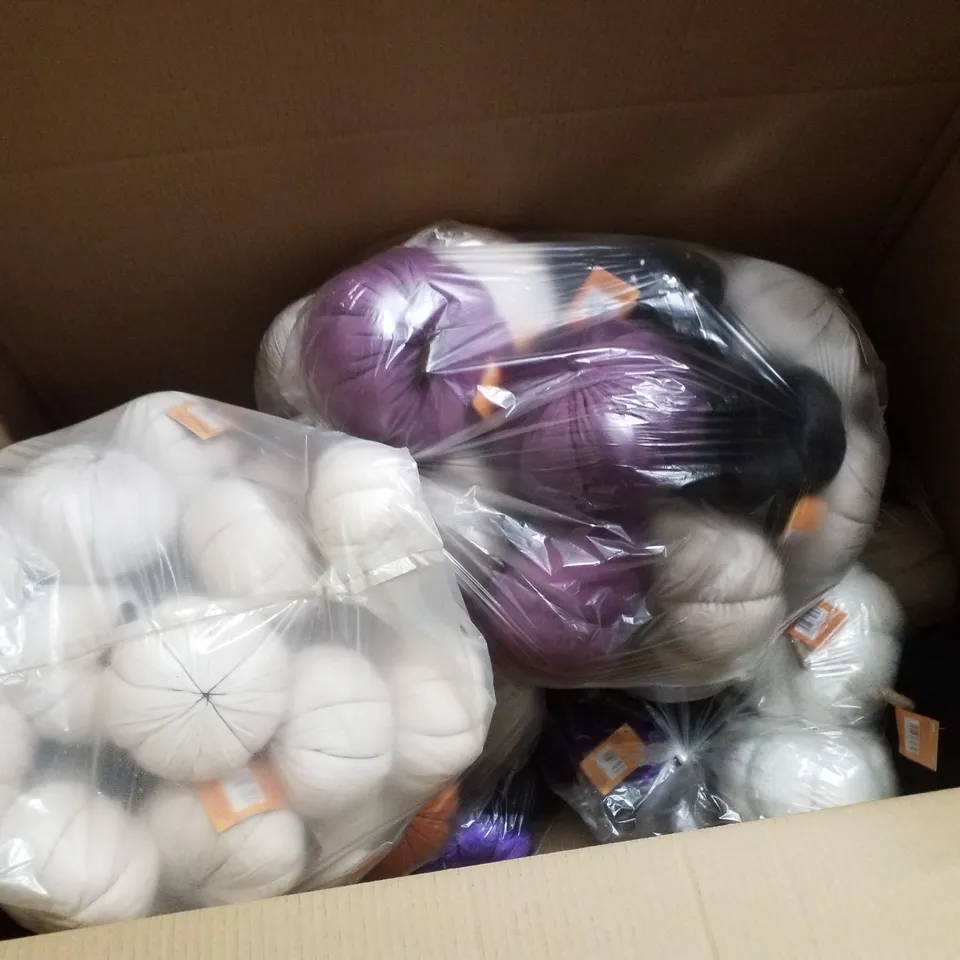 PALLET CONTAINING LARGE QUANTITY OF ASSORTED HALLOWEEN PLUSH PUMPKINS