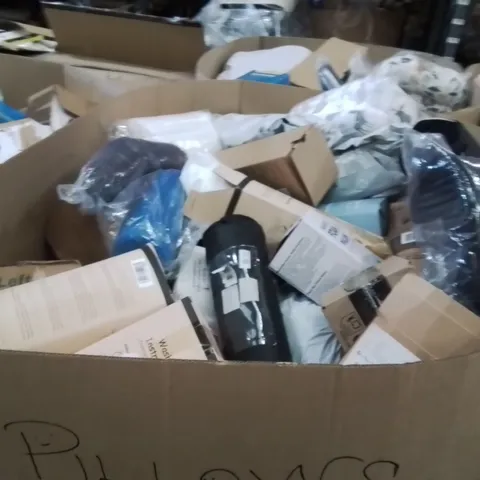 PALLET TO CONTAIN A LARGE QUANTITY OF PILLOWS