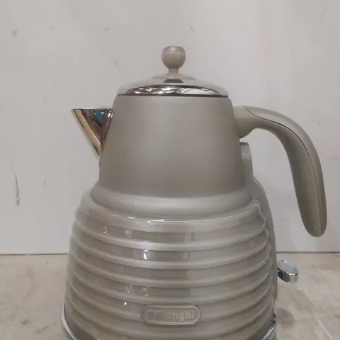 DELONHI SCOLPITO KETTLE - BEIGE