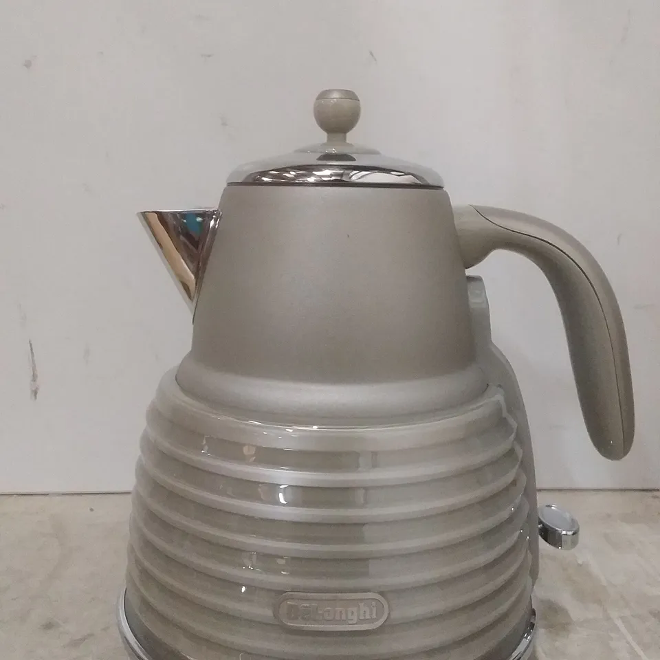 DELONHI SCOLPITO KETTLE - BEIGE RRP £124.99