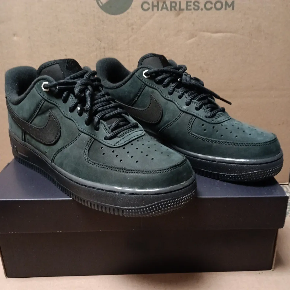 NIKE AIR FORCE 1 TRAINERS BLACK SIZE 6.5