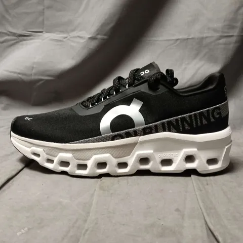UNBOXED ON CLOUD BLACK AND WHITE RUNNING TRAINERS SIZE 8.5