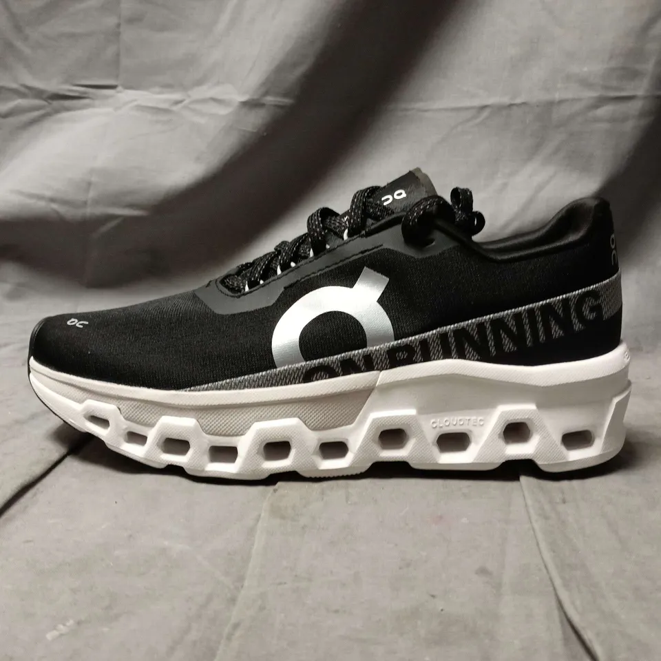 UNBOXED ON CLOUD BLACK AND WHITE RUNNING TRAINERS SIZE 8.5