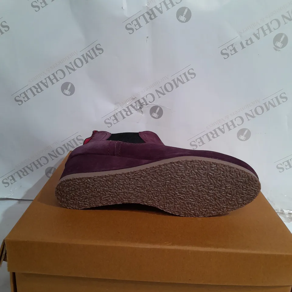 BOXED PAIR OF WHITE STUFF ISSY SUEDE WEDGE BOOTS IN PURPLE - UK SIZE 6