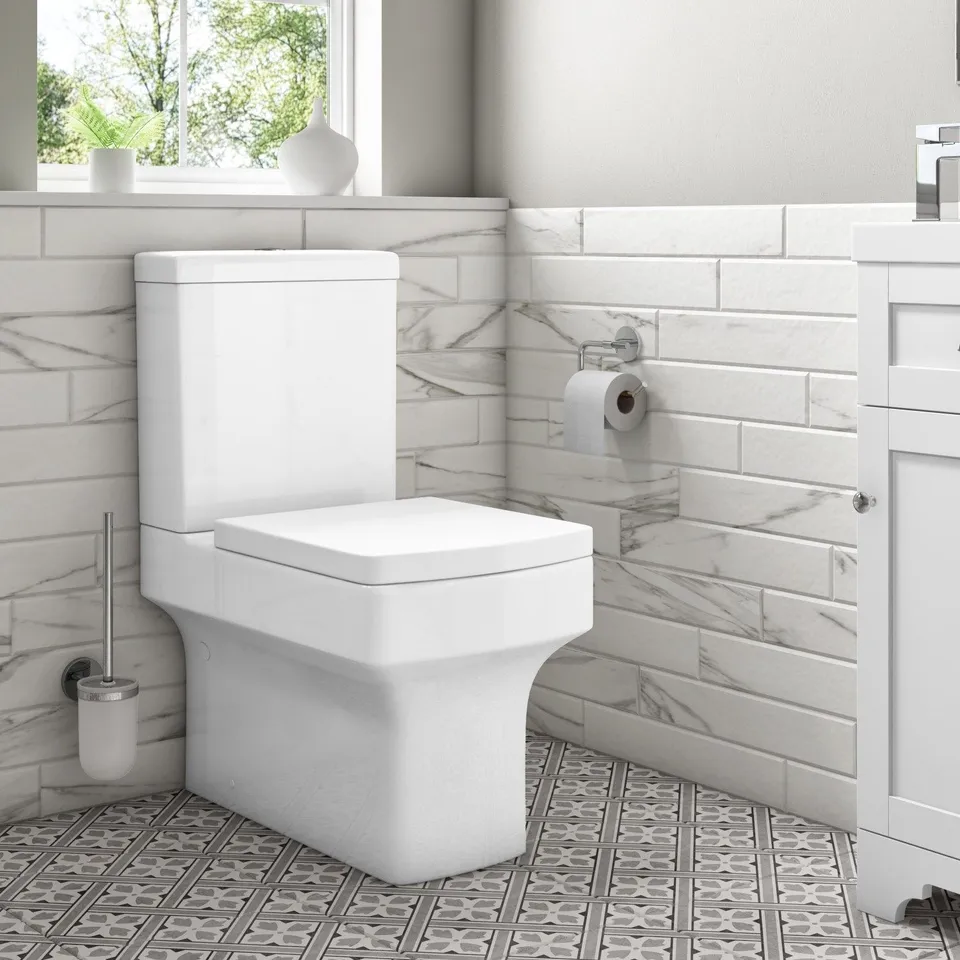 BOXED ASHFORD CISTERN INCLUDING FITTINGS 
