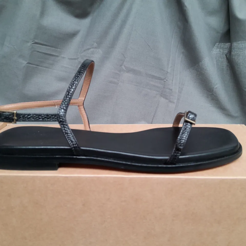 BOXED FLATTERED ALICE LEATHER IN BLACK - EUR 39