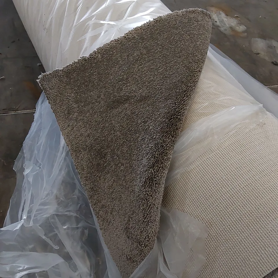 ROLL OF QUALITY EC HEARTLAND TENBURY CARPET // SIZE: APPROXIMATELY 4 X 7m