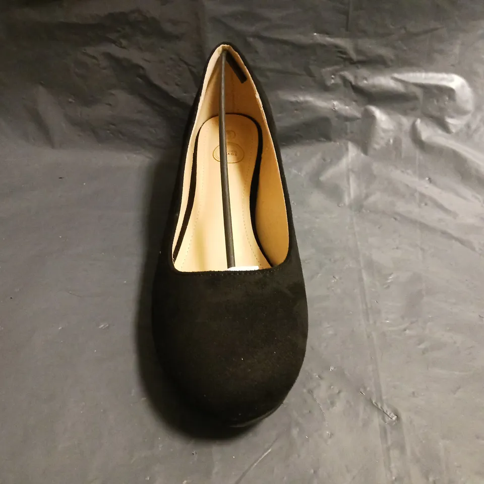 BOXED PAIR OF GOLDEN BEADS LOW HEEL SHOES IN BLACK SIZE 10