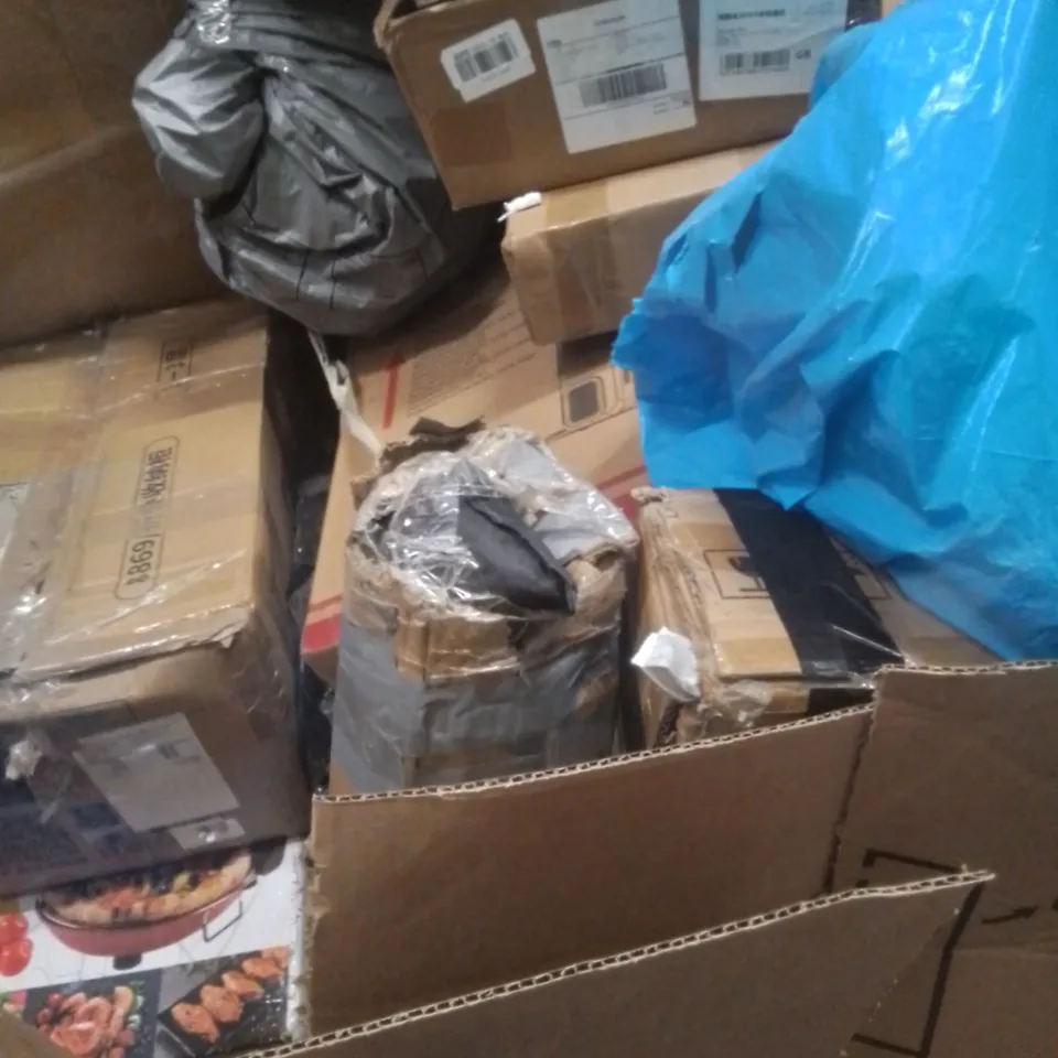 PALLET OF ASSORTED HOUSEHOLD GOODS AND FURNITURE TO INCLUDE;MASS DYNAMIC SEAT COVER, MYLEK 2000W OIL HEATER MYBLK2-9, VENETIAN BLINDS ETC