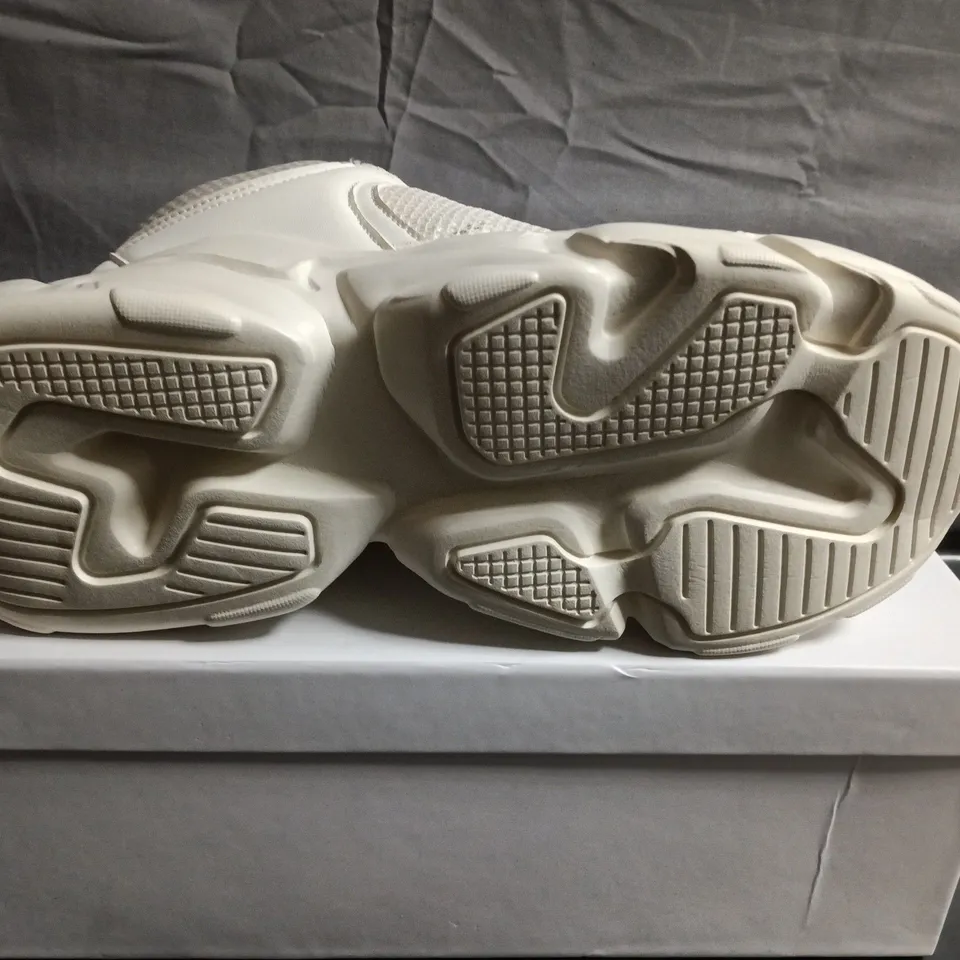 WHITE CHUNKY TRAINERS WITH MESH PANELS – BOXED - UK SIZE 8