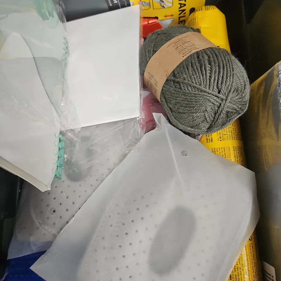 APPROXIMATELY 15 ASSORTED HOUSEHOLD ITEMS TO INCLUDE RATCHET SET, STANLEY KNIFE, BARRIER TAPE ETC 