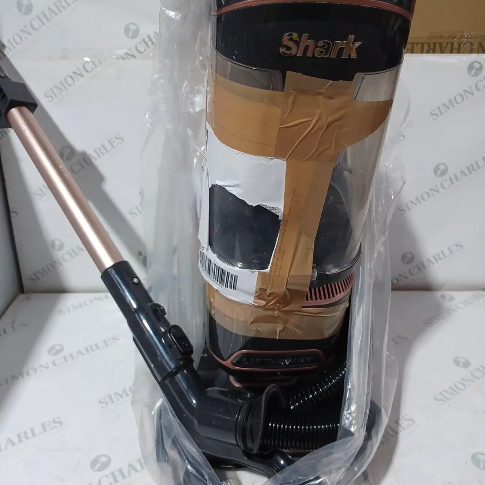 SHARK ANTI HAIR WRAP UPRIGHT PET-HAIR VACUUM