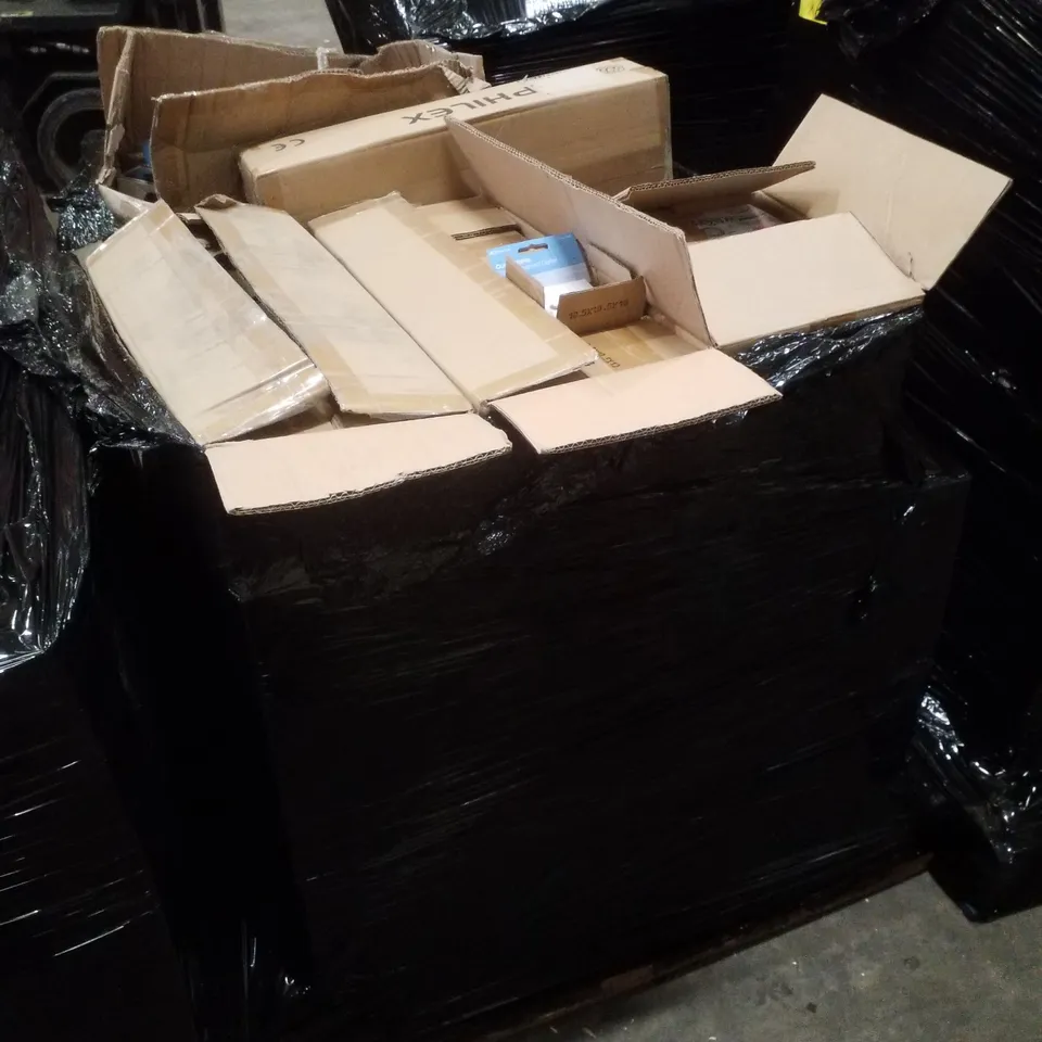 PALLET CONTAINING ASSORTED PRODUCTS INCLUDING 4 WAY SIGNAL BOOSTER, OUTLET PLATES TV/FM SCREENED OUTLET & AQUA MOISTURE TRAP REFILL TABZ