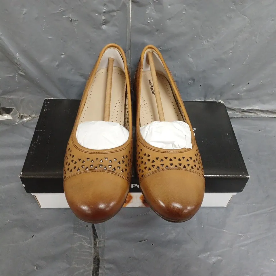 BOXED PAIR OF WOMENS LEAH BALLERINA SHOES SIZE 7