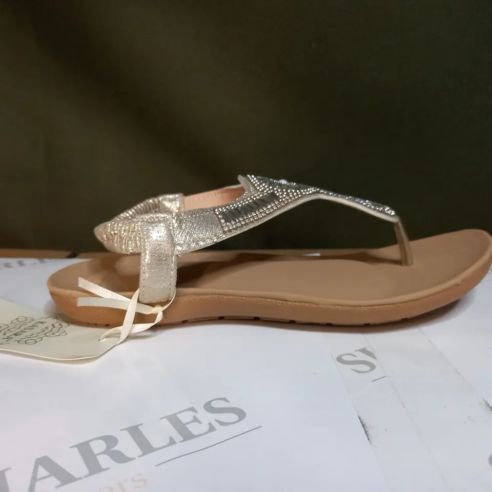 KASARA EMBELLISHED THONG SANDAL - SIZE 4 