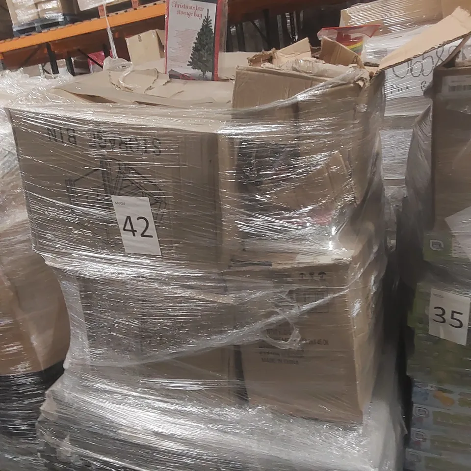 PALLET TO CONTAINING A VERY LARGE QUANTITY OF ASSORTED ITEMS INCLUDING: STORAGE BINS, GLASS JARS, CHRISTMAS TREE STORAGE BAG, BATH BOATS ECT