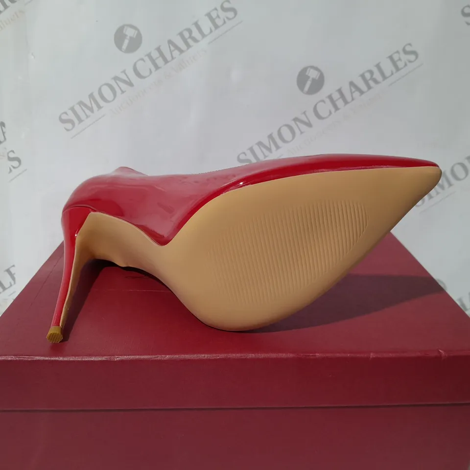 LUTALICA W HIGH RISE LATEX HEELS - SIZE 41 