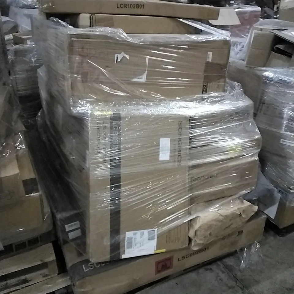 PALLET OF HOUSEHOLD ITEMS TO INCLUDE COAT RACK,LAUNDRY HAMPER, MAKE UP CASE, COFFEE TABLE AND OTHER ASSORTED ITEMS...