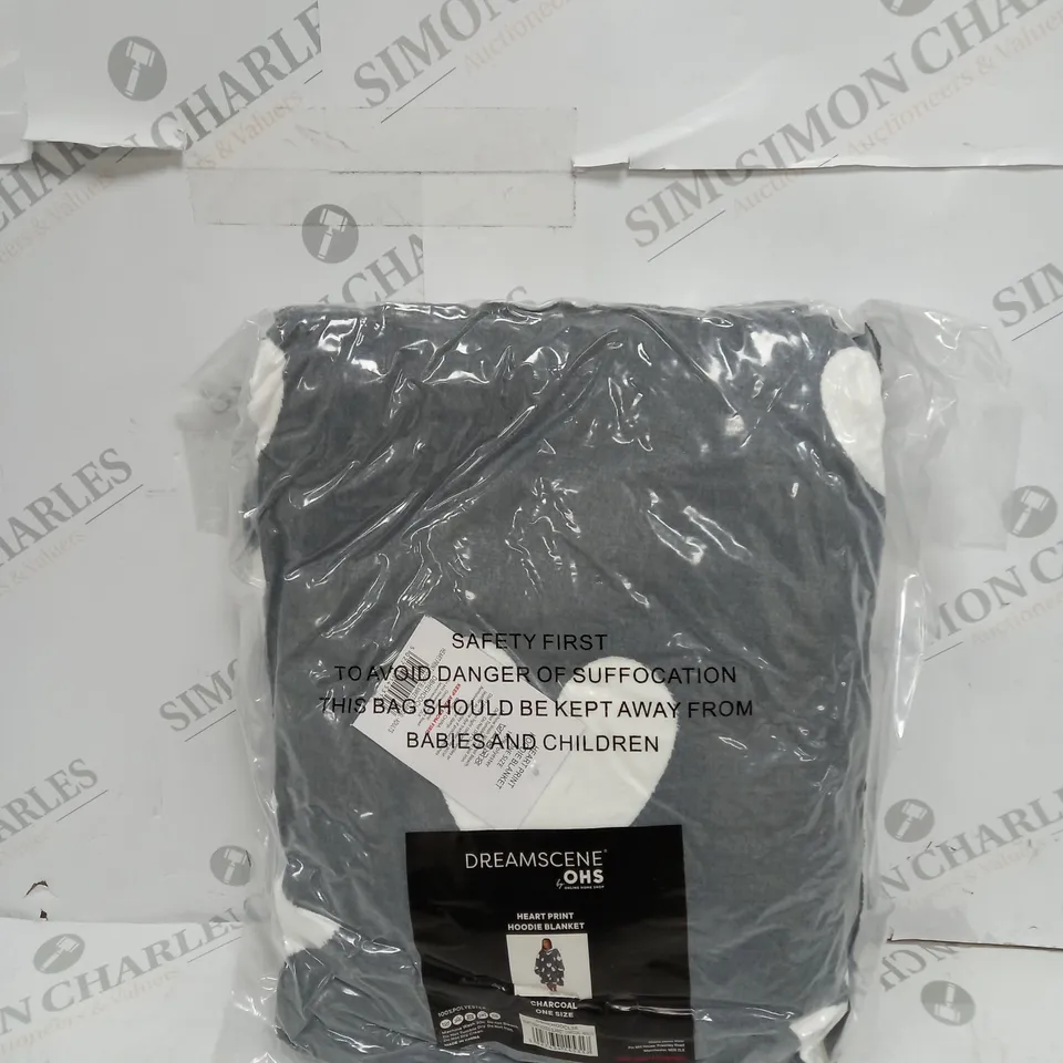 HEART PRINT HOODIE BLANKET