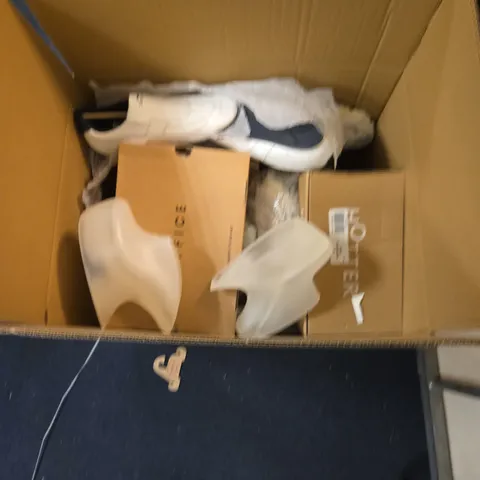 BOX OF APPROXIMATELY 14 ASSORTED SHOES TO INCLUDE: BLACK BOOTS